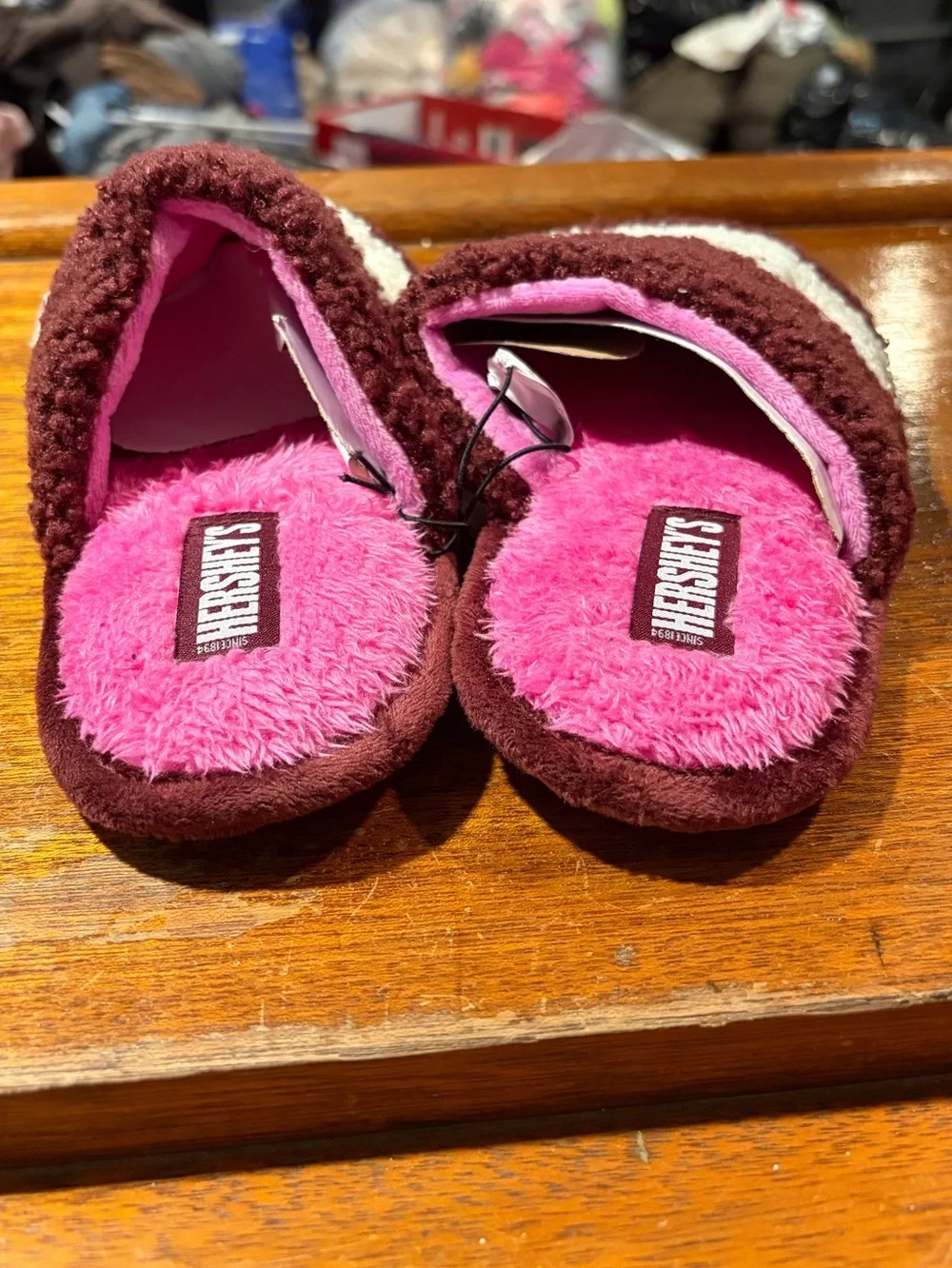 NWT Kids hersheys slippers size 2/3